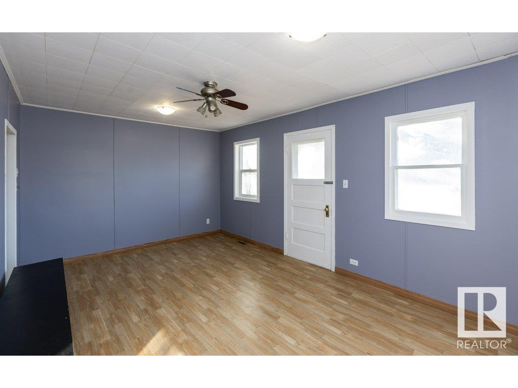 












9836 100 Street

,
Westlock,




AB
T7P 2R2

