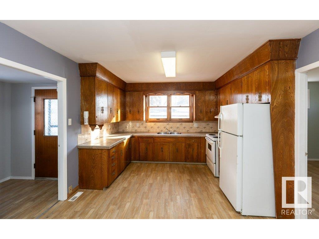 












9836 100 Street

,
Westlock,




AB
T7P 2R2

