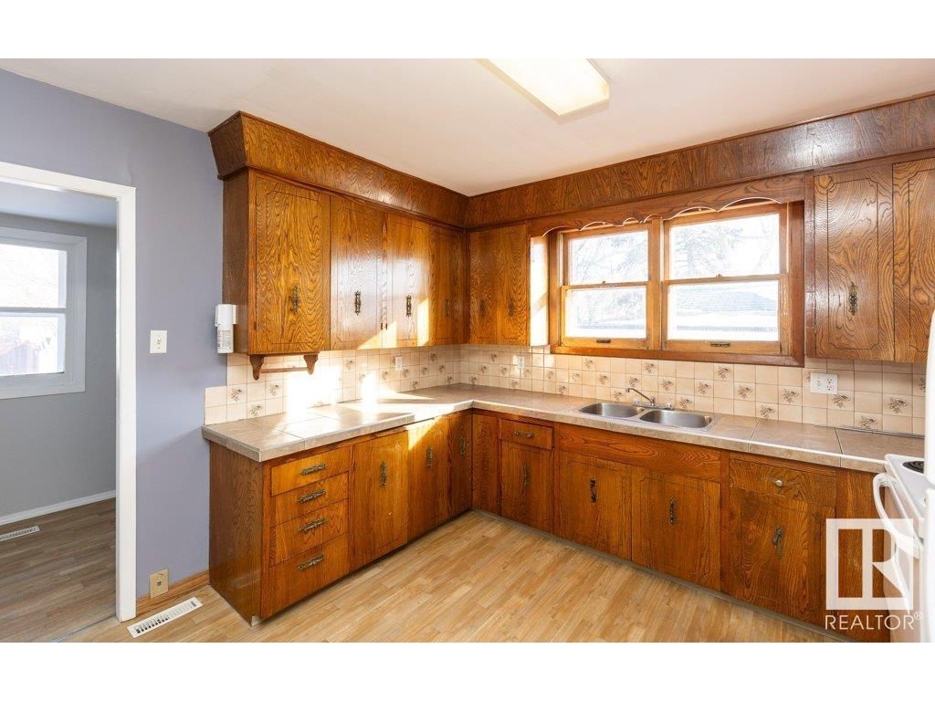 












9836 100 Street

,
Westlock,




AB
T7P 2R2

