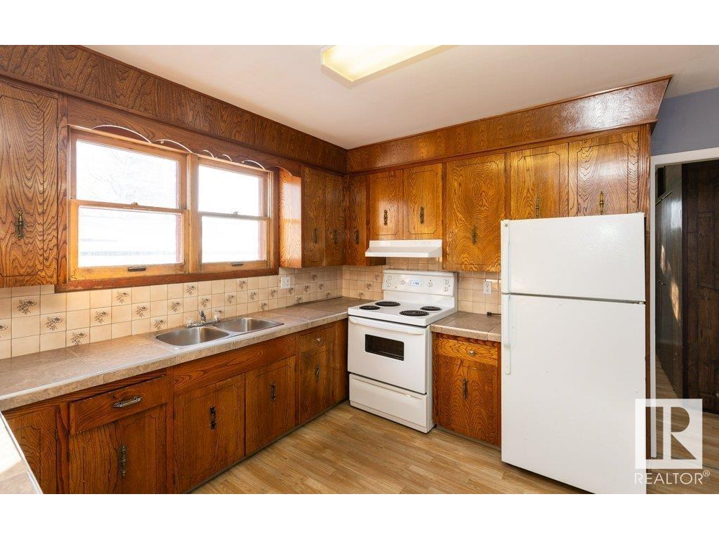












9836 100 Street

,
Westlock,




AB
T7P 2R2

