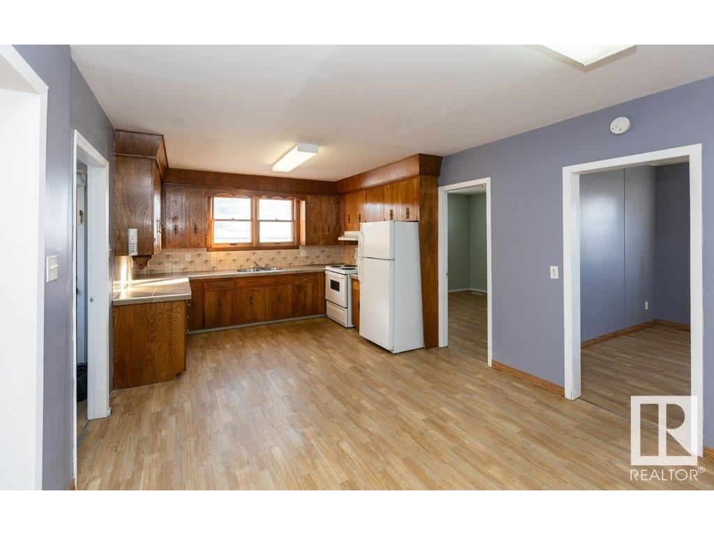 












9836 100 Street

,
Westlock,




AB
T7P 2R2

