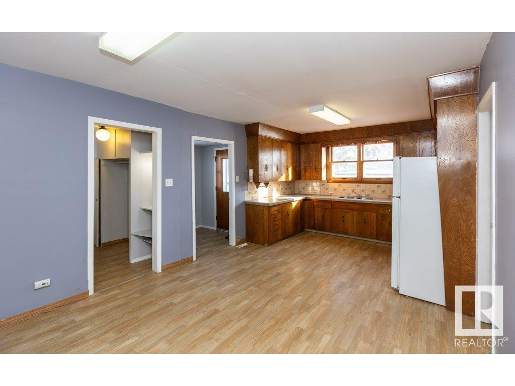 












9836 100 Street

,
Westlock,




AB
T7P 2R2

