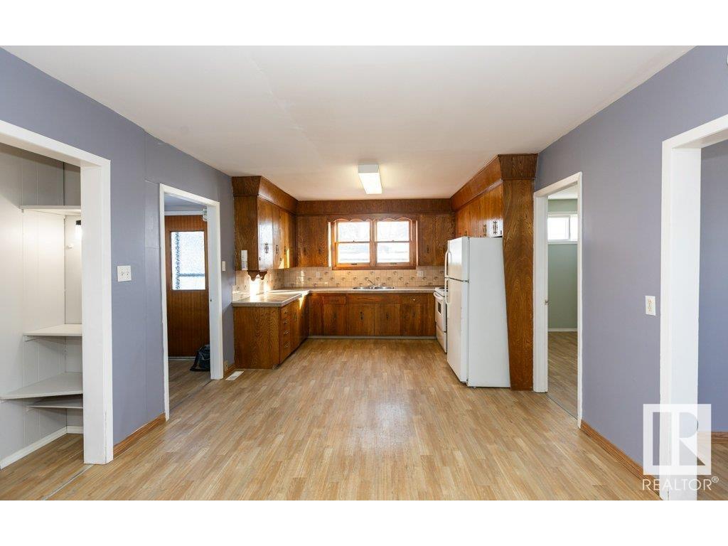 












9836 100 Street

,
Westlock,




AB
T7P 2R2

