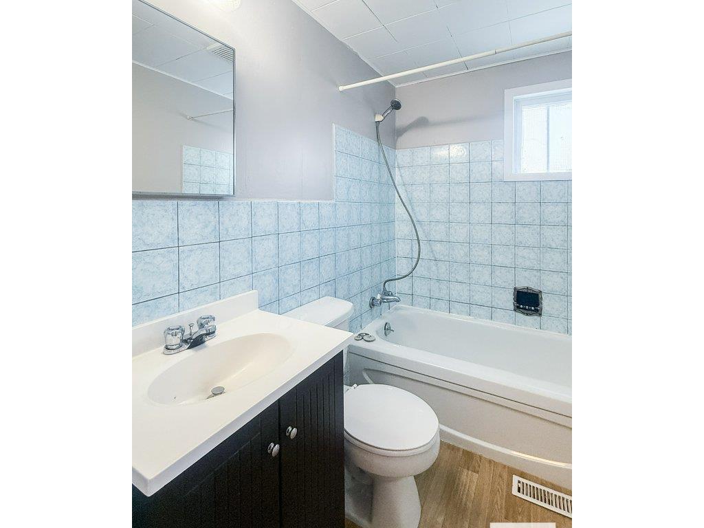 












9836 100 Street

,
Westlock,




AB
T7P 2R2

