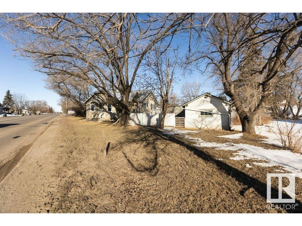 












9836 100 Street

,
Westlock,




AB
T7P 2R2

