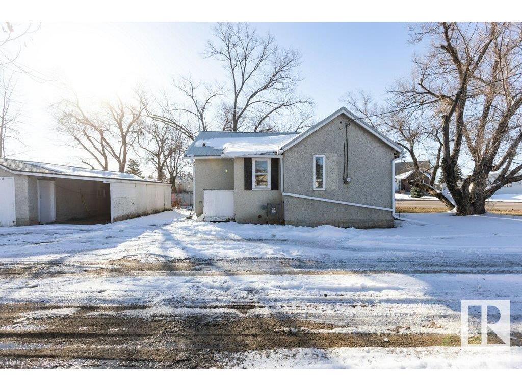 












9836 100 Street

,
Westlock,




AB
T7P 2R2

