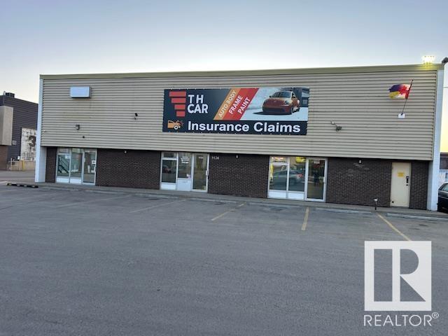 












9136 Yellowhead Trail

,
Edmonton,




AB
T5B 1G2

