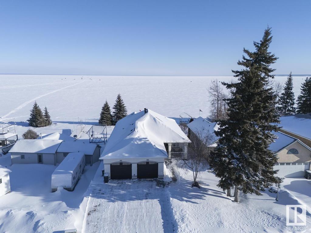 












718 Beach Avenue

,
Cold Lake,




AB
T9M 1G5

