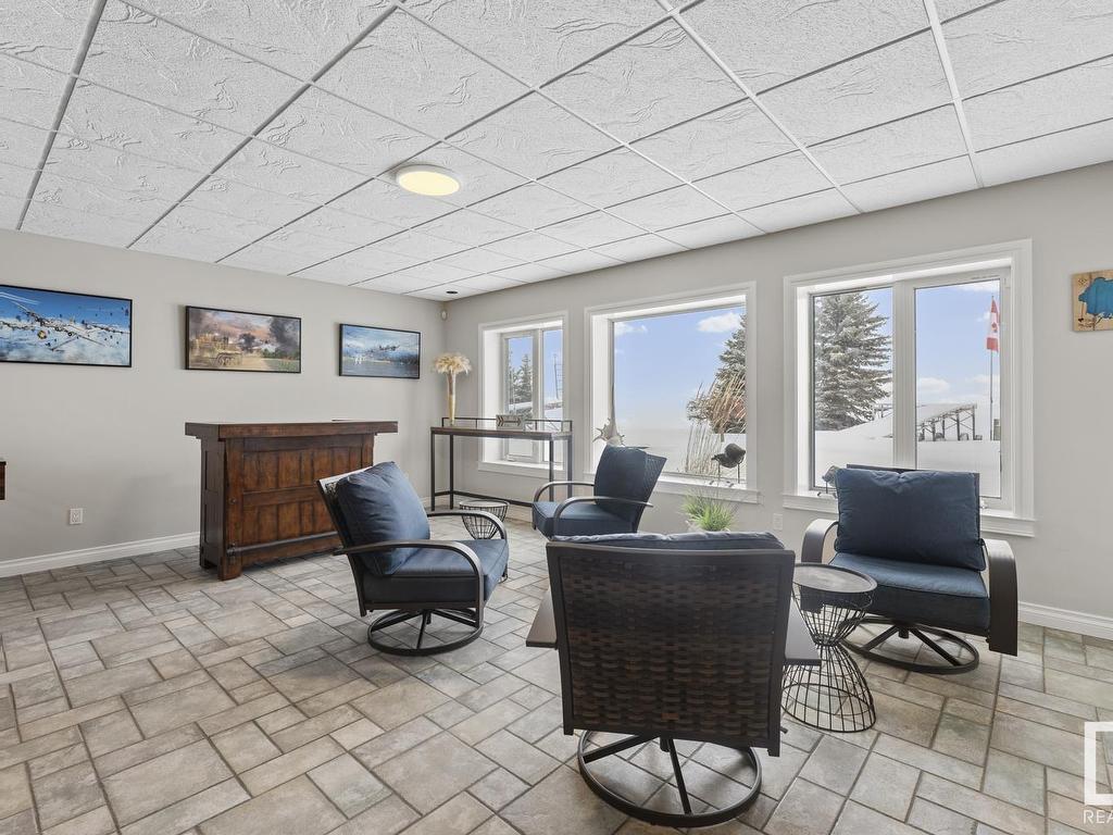 












718 Beach Avenue

,
Cold Lake,




AB
T9M 1G5

