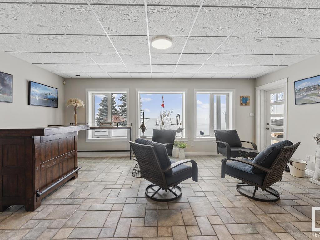 












718 Beach Avenue

,
Cold Lake,




AB
T9M 1G5

