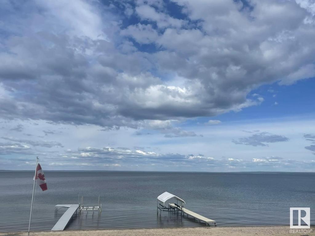 












718 Beach Avenue

,
Cold Lake,




AB
T9M 1G5

