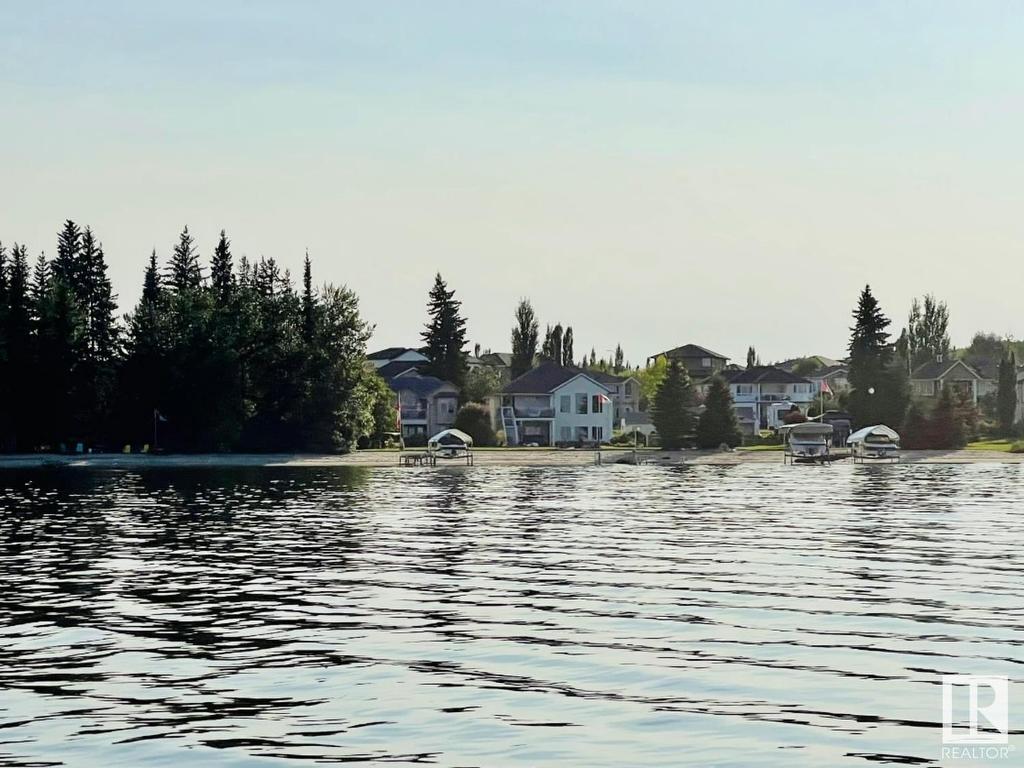 












718 Beach Avenue

,
Cold Lake,




AB
T9M 1G5

