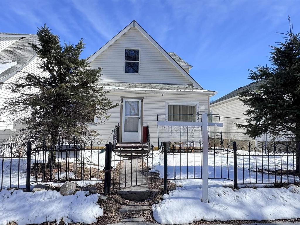 












11823 79 Street

,
Edmonton,




AB
T5B 2K9

