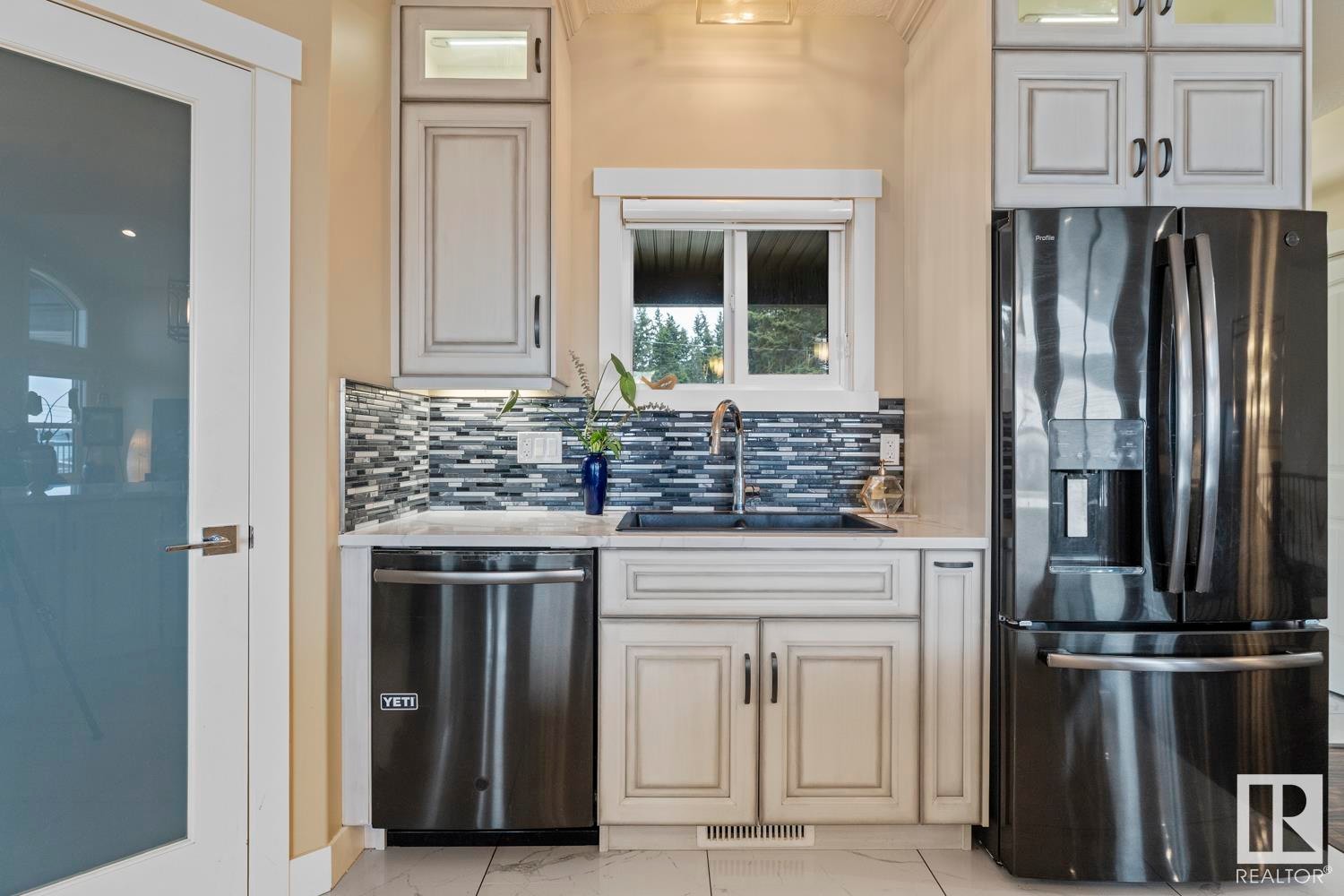 












207 BIRCH Avenue

,
Cold Lake,




AB
T9M 1E5

