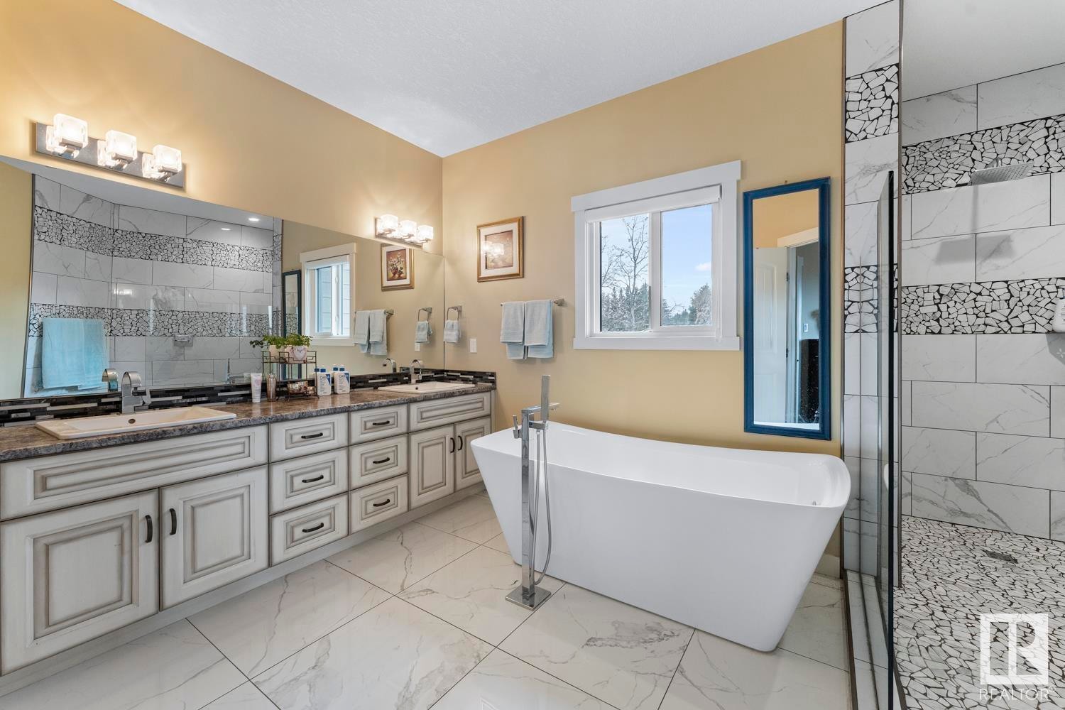 












207 BIRCH Avenue

,
Cold Lake,




AB
T9M 1E5

