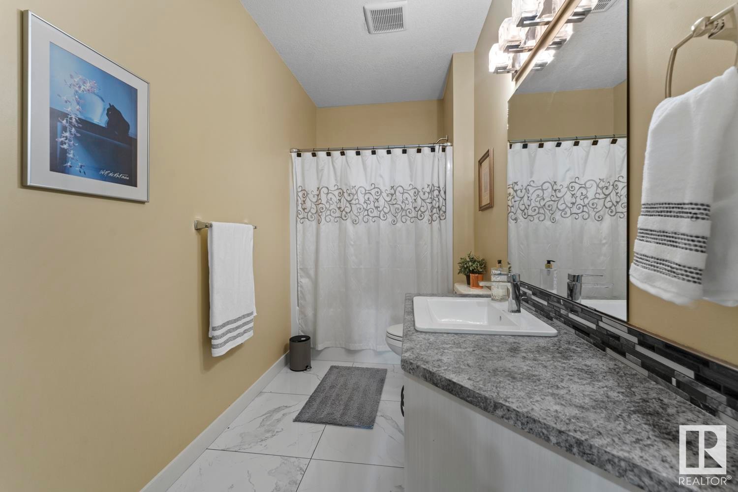 












207 BIRCH Avenue

,
Cold Lake,




AB
T9M 1E5

