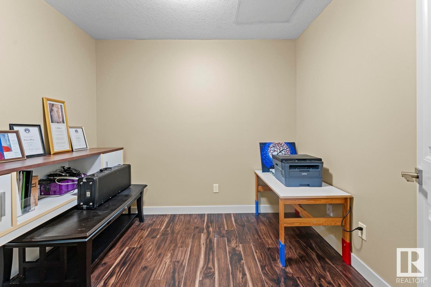 












207 BIRCH Avenue

,
Cold Lake,




AB
T9M 1E5

