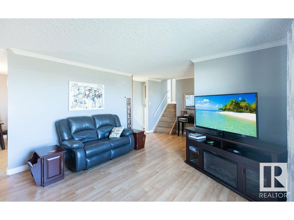 












10503 105 Street

,
Westlock,




AB
T7P 1M3

