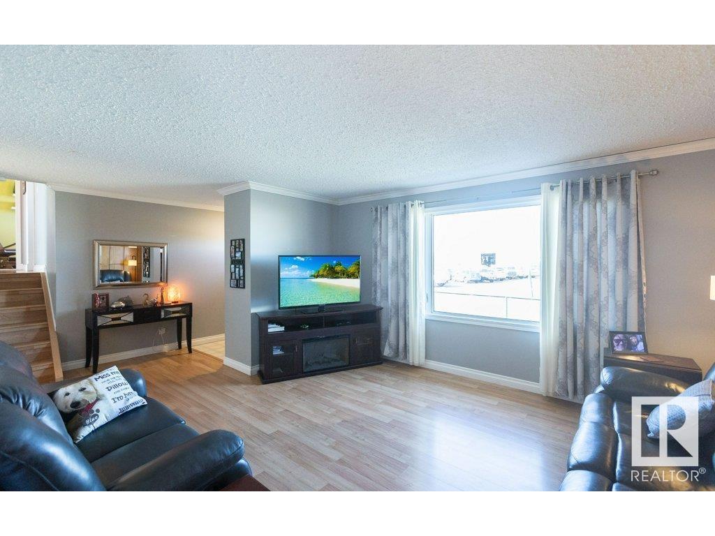 












10503 105 Street

,
Westlock,




AB
T7P 1M3

