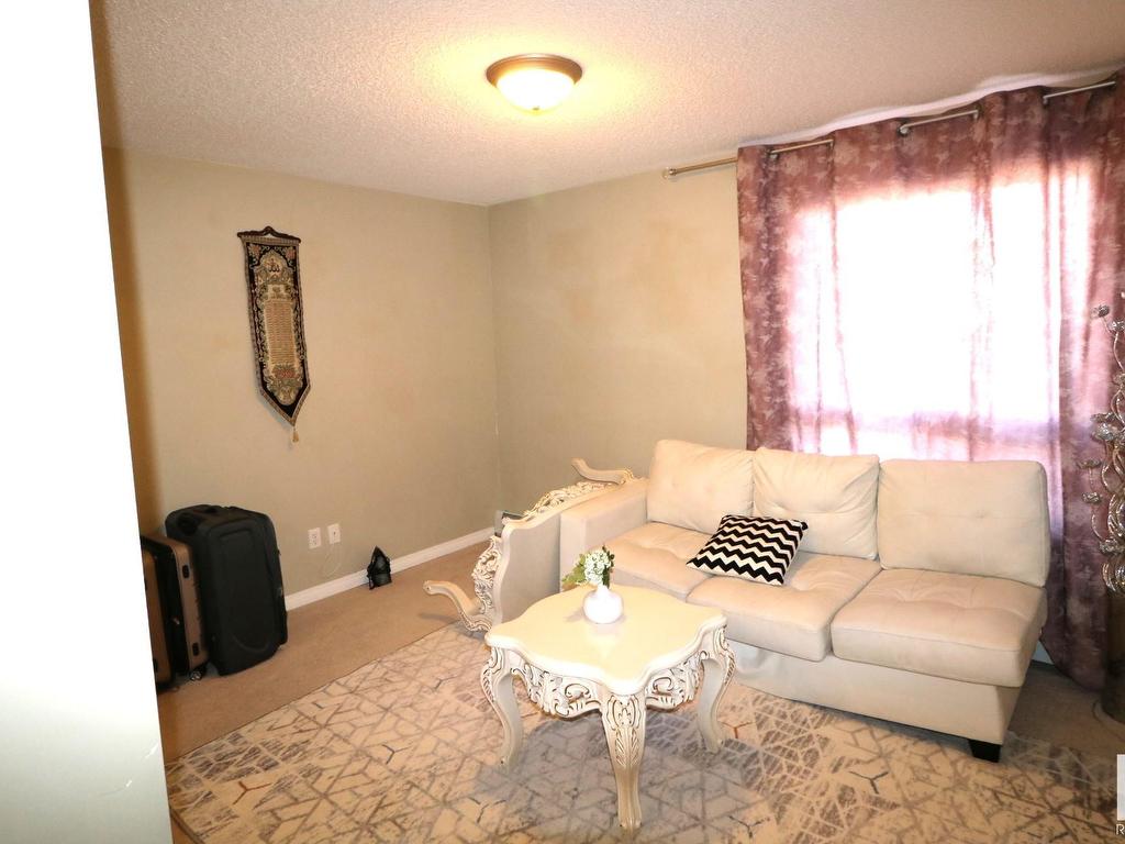 












1118 330 CLAIREVIEW STATION Drive

,
Edmonton,




AB
T5Y 0E6

