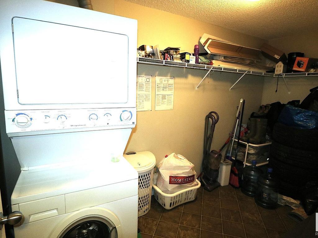 












1118 330 CLAIREVIEW STATION Drive

,
Edmonton,




AB
T5Y 0E6

