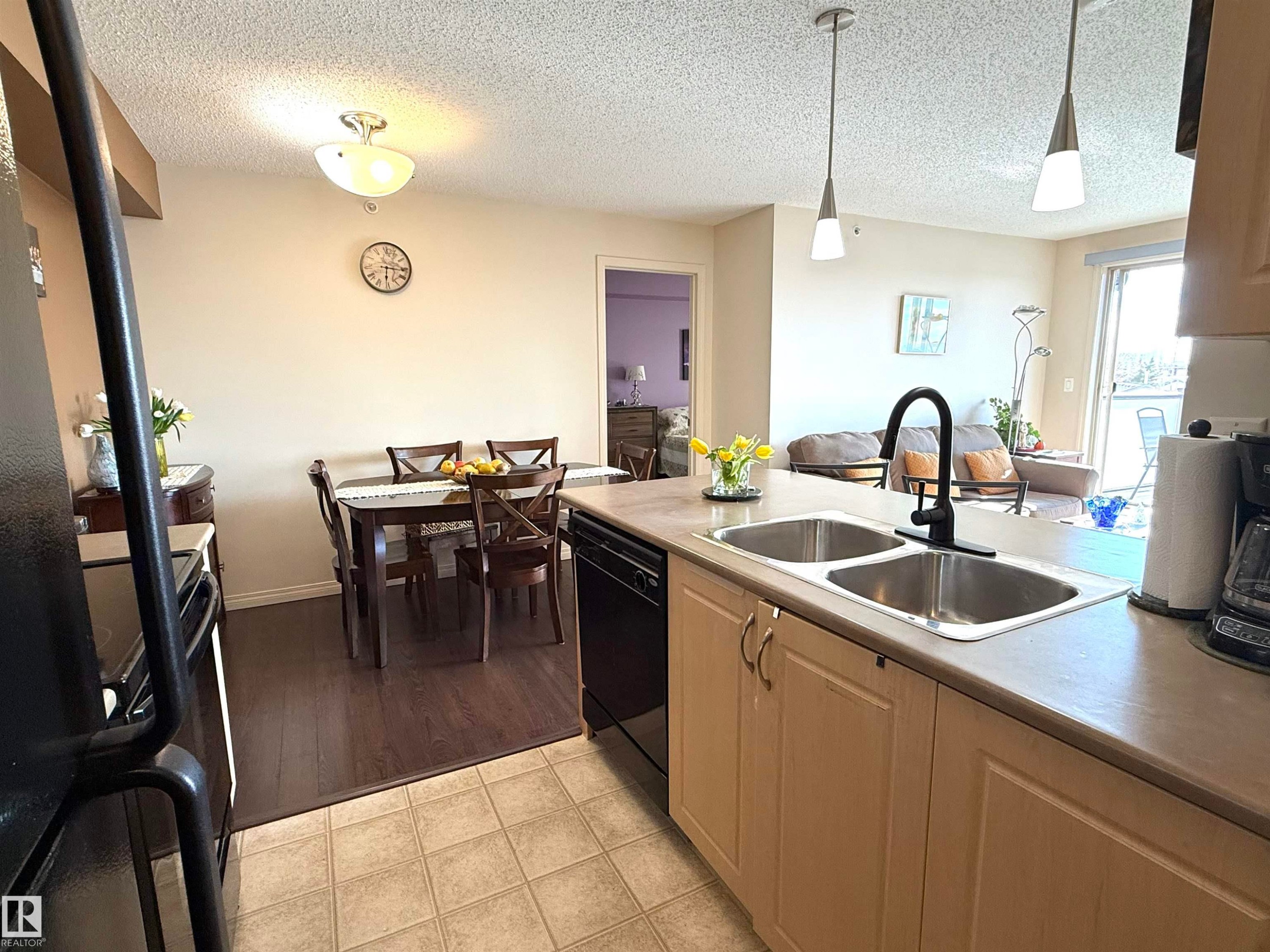 












407 13908 136 Street

,
Edmonton,




AB
T6V 1Y4

