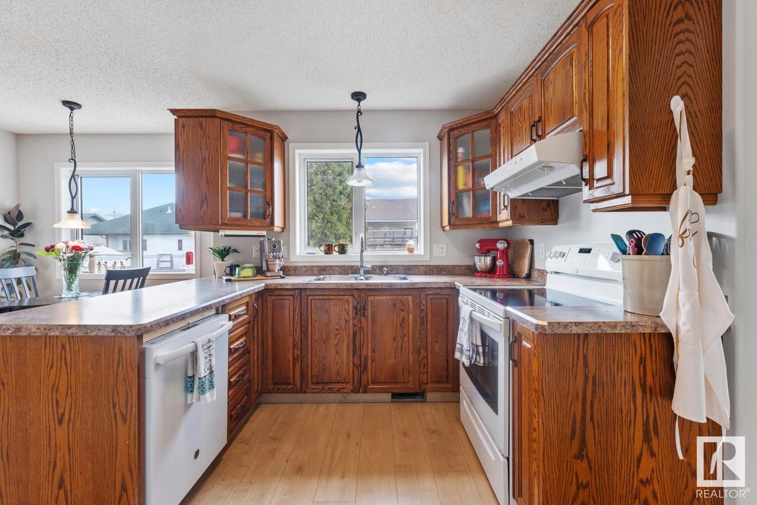 












2614 6A Avenue

,
Cold Lake,




AB
T9M 2C7

