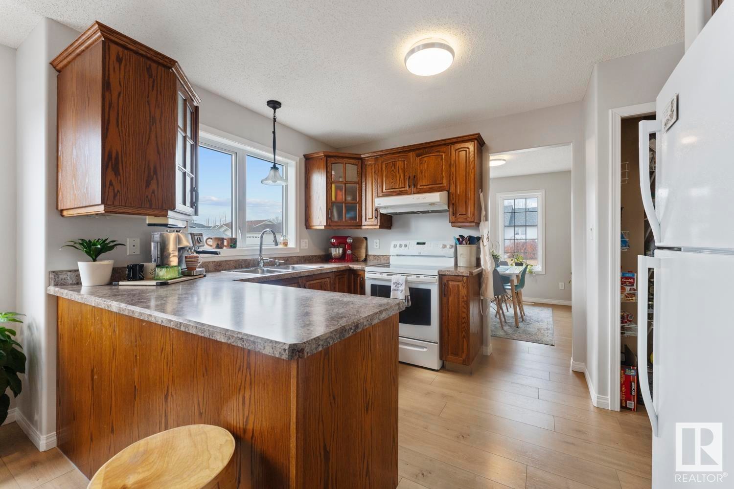 












2614 6A Avenue

,
Cold Lake,




AB
T9M 2C7

