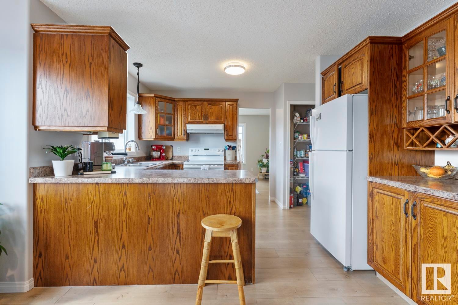 












2614 6A Avenue

,
Cold Lake,




AB
T9M 2C7

