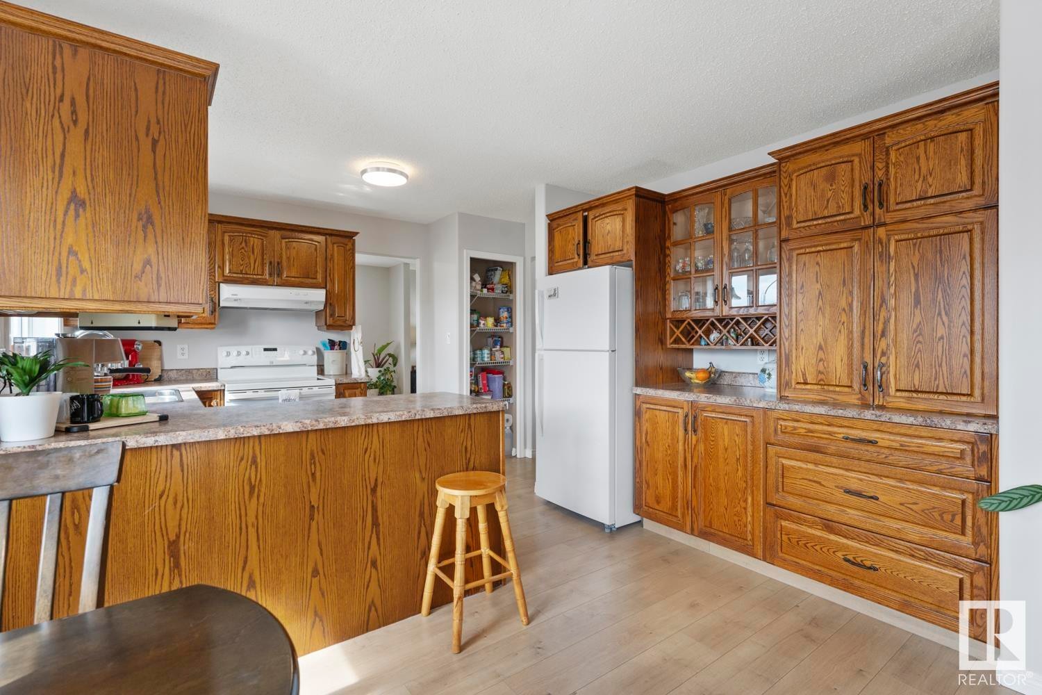 












2614 6A Avenue

,
Cold Lake,




AB
T9M 2C7

