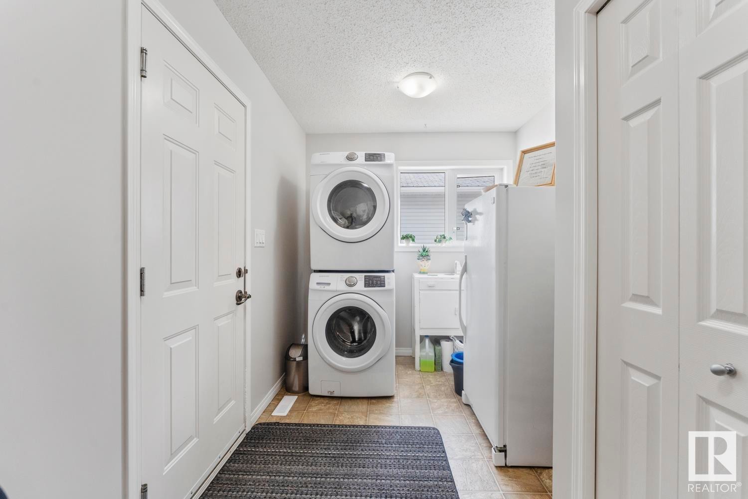 












2614 6A Avenue

,
Cold Lake,




AB
T9M 2C7

