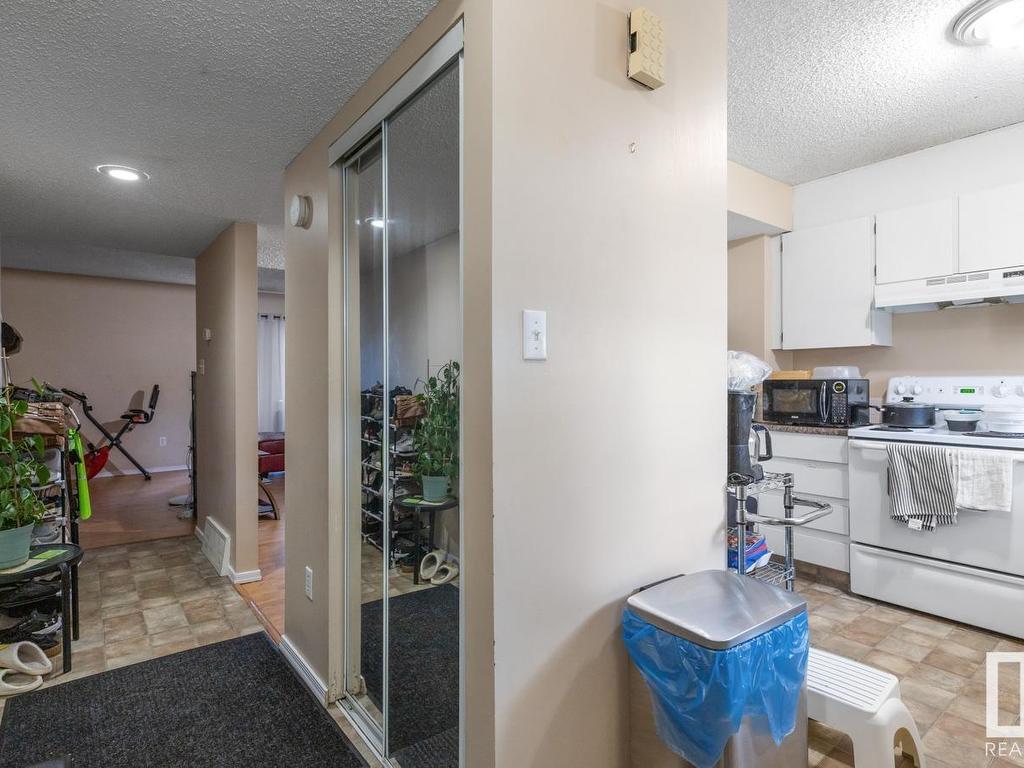 












16537 100 Street

,
Edmonton,




AB
T5X 5H4


