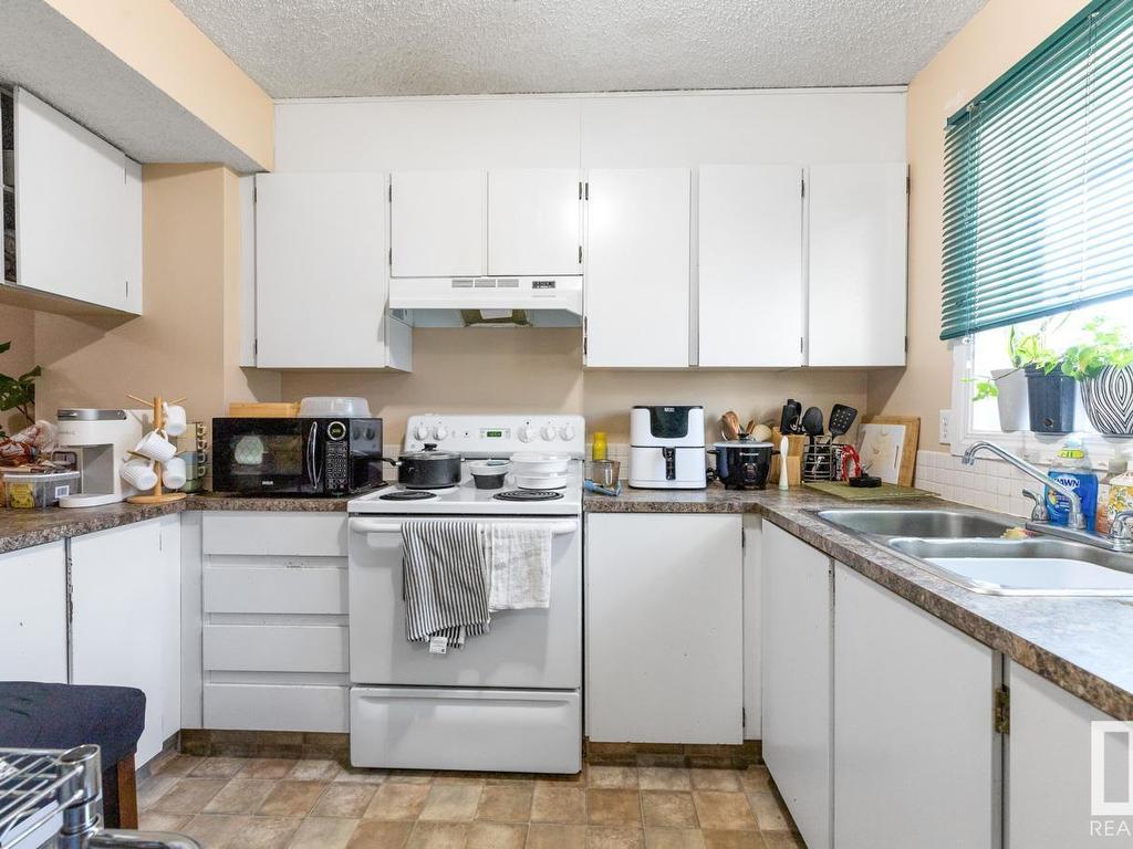 












16537 100 Street

,
Edmonton,




AB
T5X 5H4

