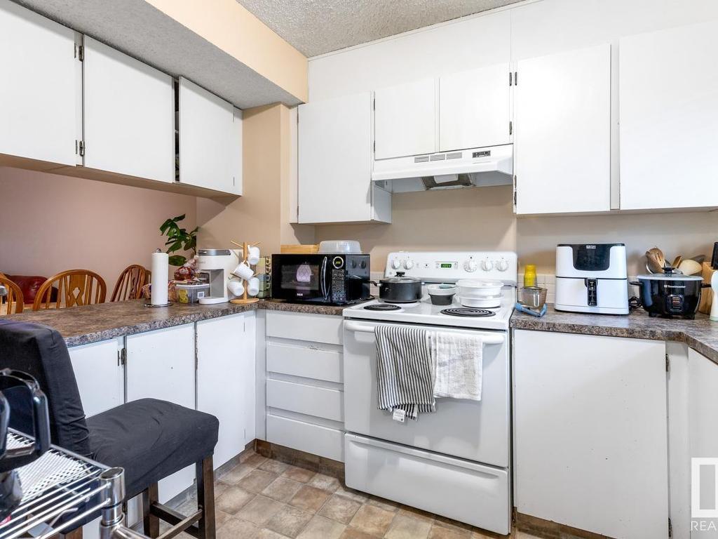 












16537 100 Street

,
Edmonton,




AB
T5X 5H4

