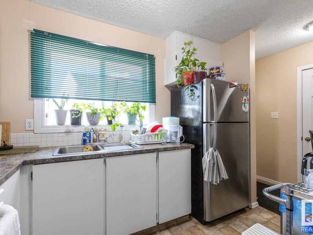 












16537 100 Street

,
Edmonton,




AB
T5X 5H4

