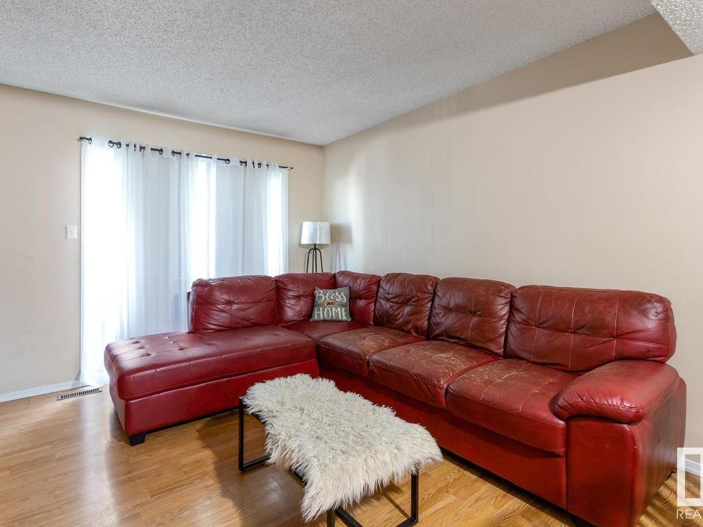 












16537 100 Street

,
Edmonton,




AB
T5X 5H4


