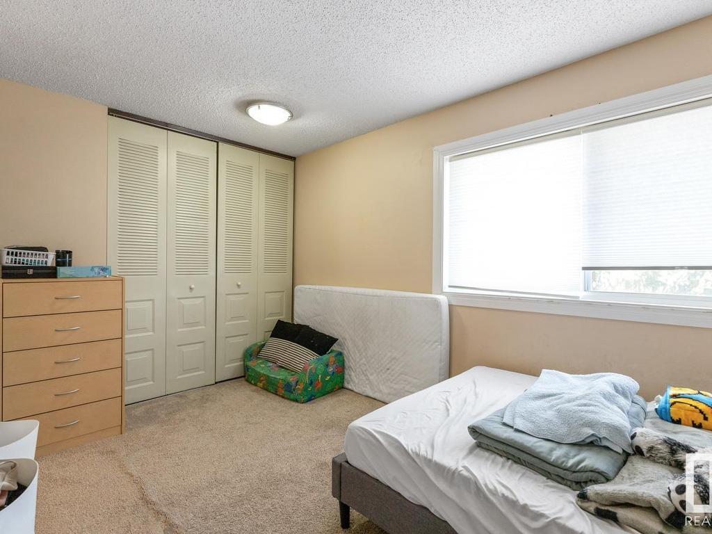 












16537 100 Street

,
Edmonton,




AB
T5X 5H4

