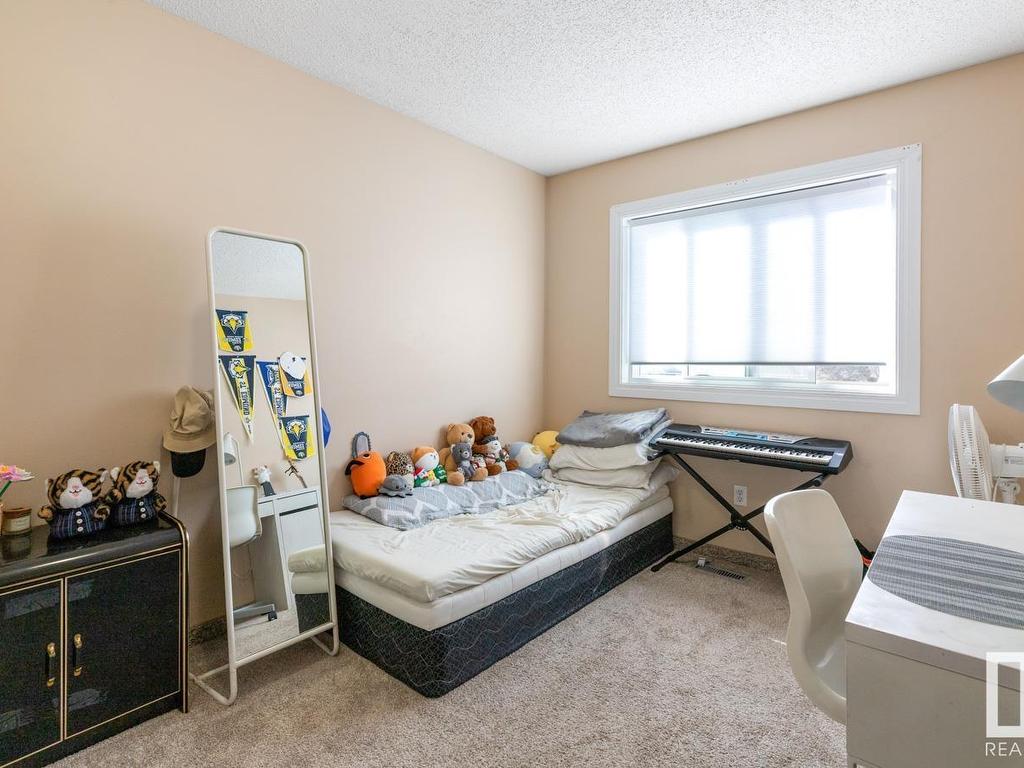 












16537 100 Street

,
Edmonton,




AB
T5X 5H4

