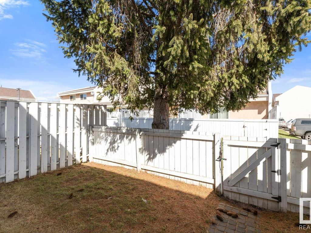












16537 100 Street

,
Edmonton,




AB
T5X 5H4

