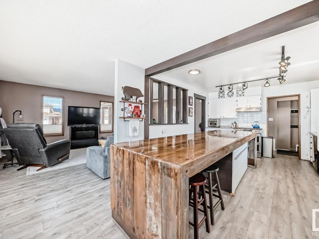 












10411 31 Avenue

,
Edmonton,




AB
T6J 3K2

