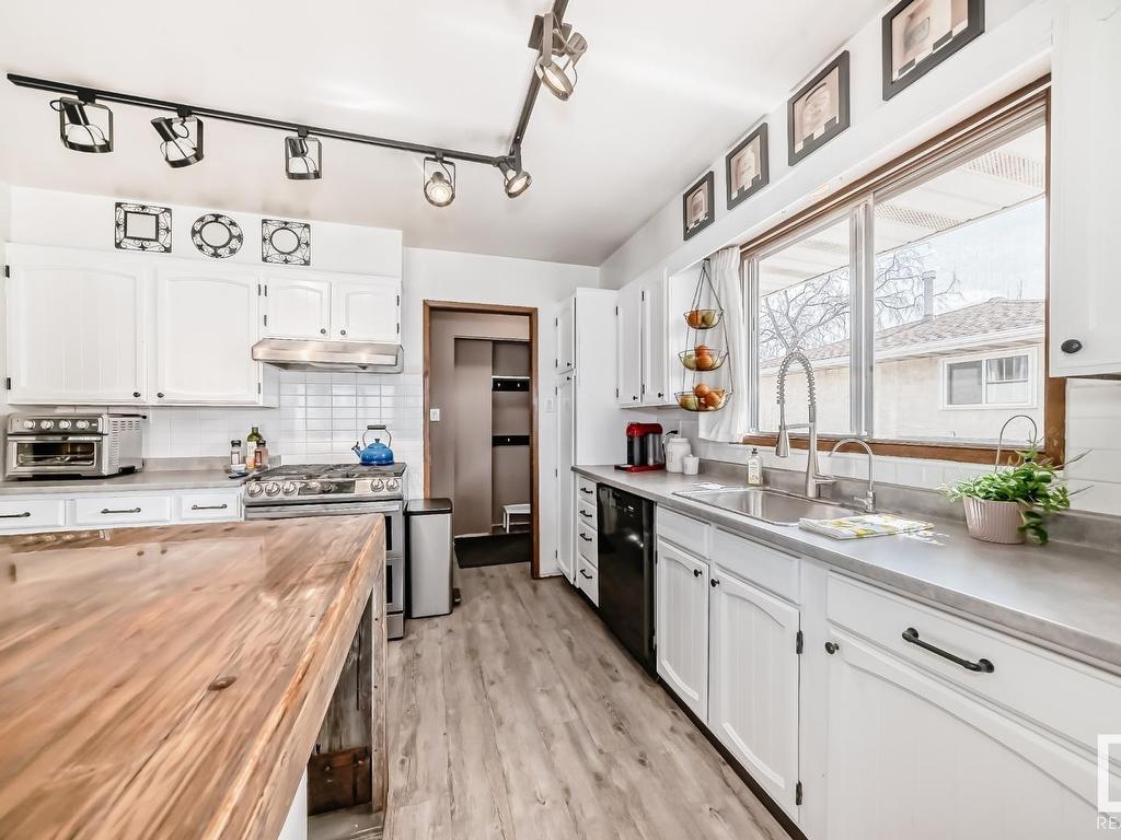 












10411 31 Avenue

,
Edmonton,




AB
T6J 3K2

