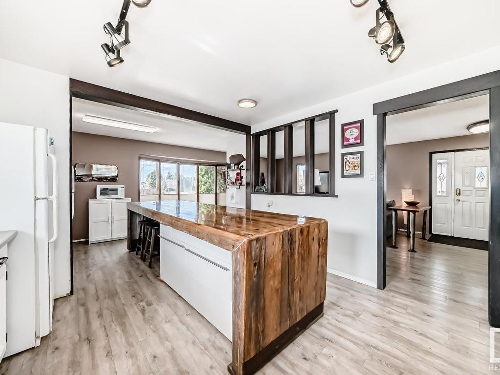 












10411 31 Avenue

,
Edmonton,




AB
T6J 3K2

