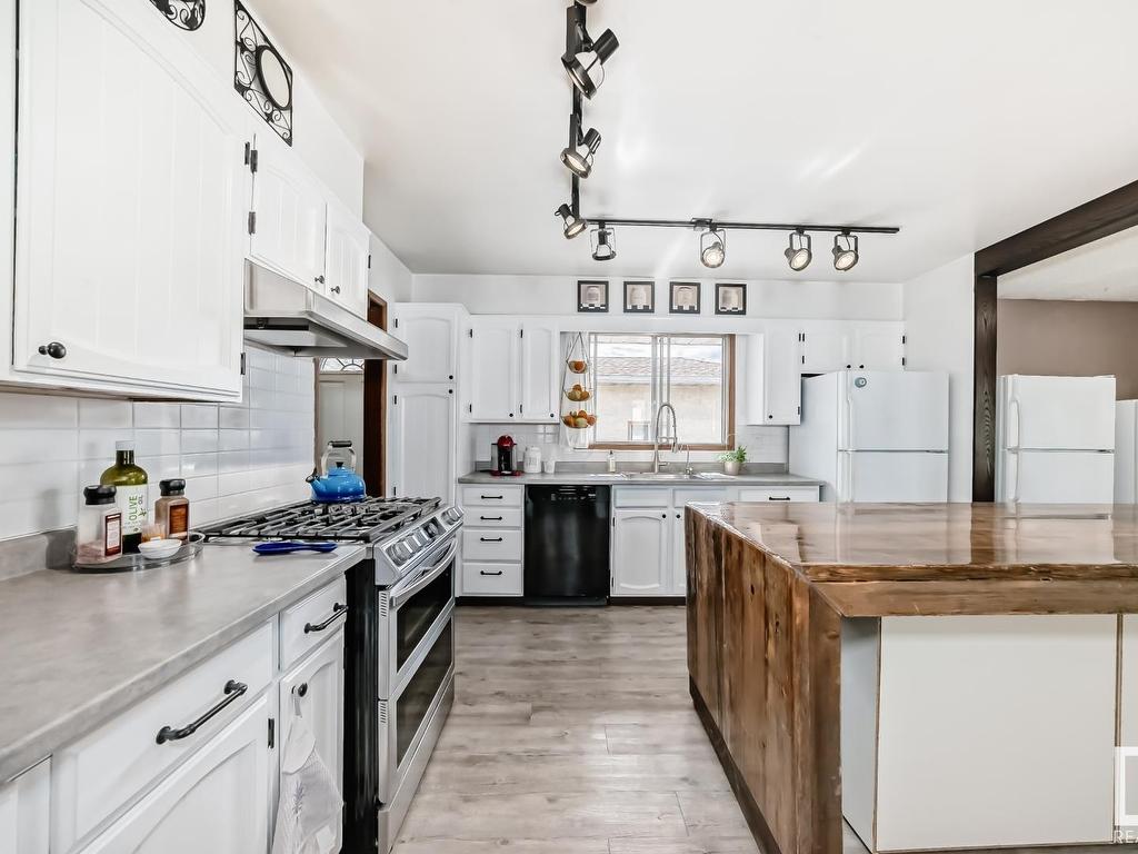 












10411 31 Avenue

,
Edmonton,




AB
T6J 3K2

