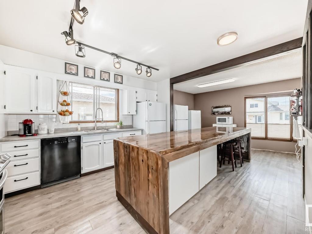 












10411 31 Avenue

,
Edmonton,




AB
T6J 3K2

