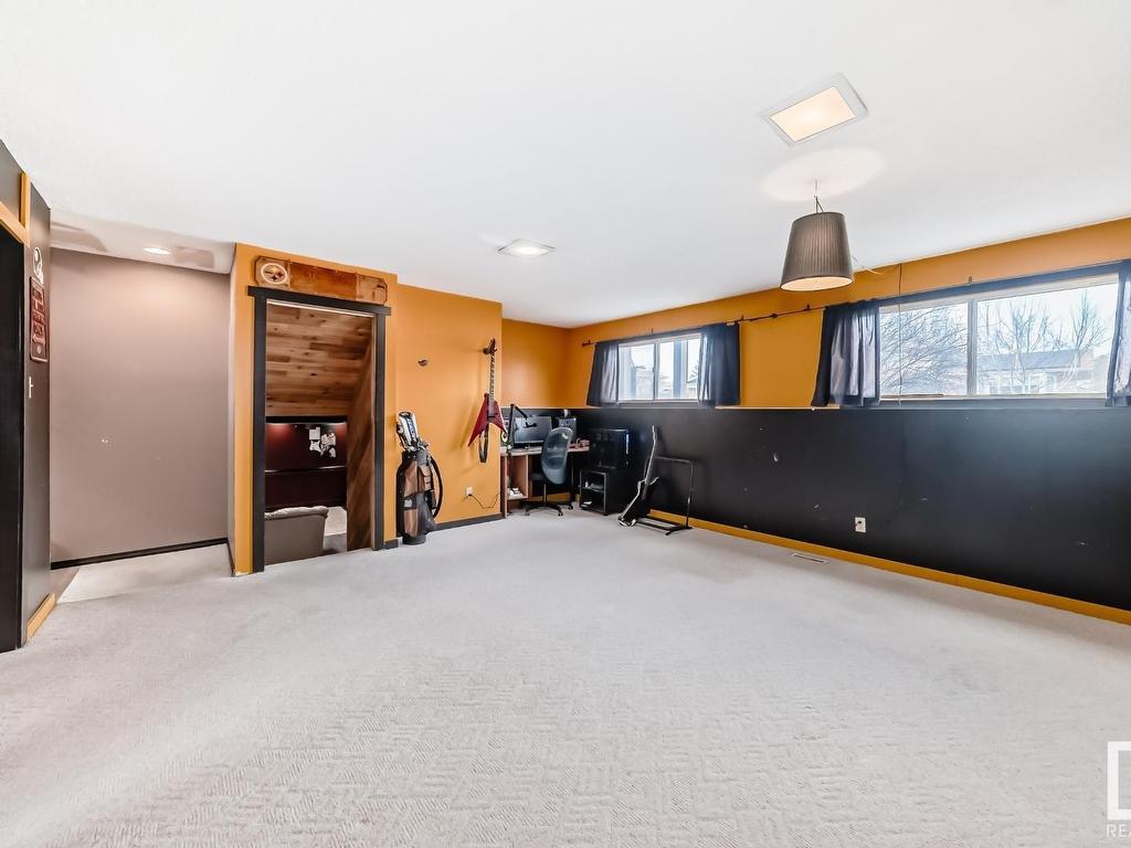 












10411 31 Avenue

,
Edmonton,




AB
T6J 3K2

