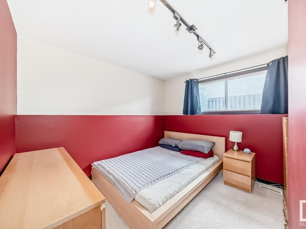 












10411 31 Avenue

,
Edmonton,




AB
T6J 3K2

