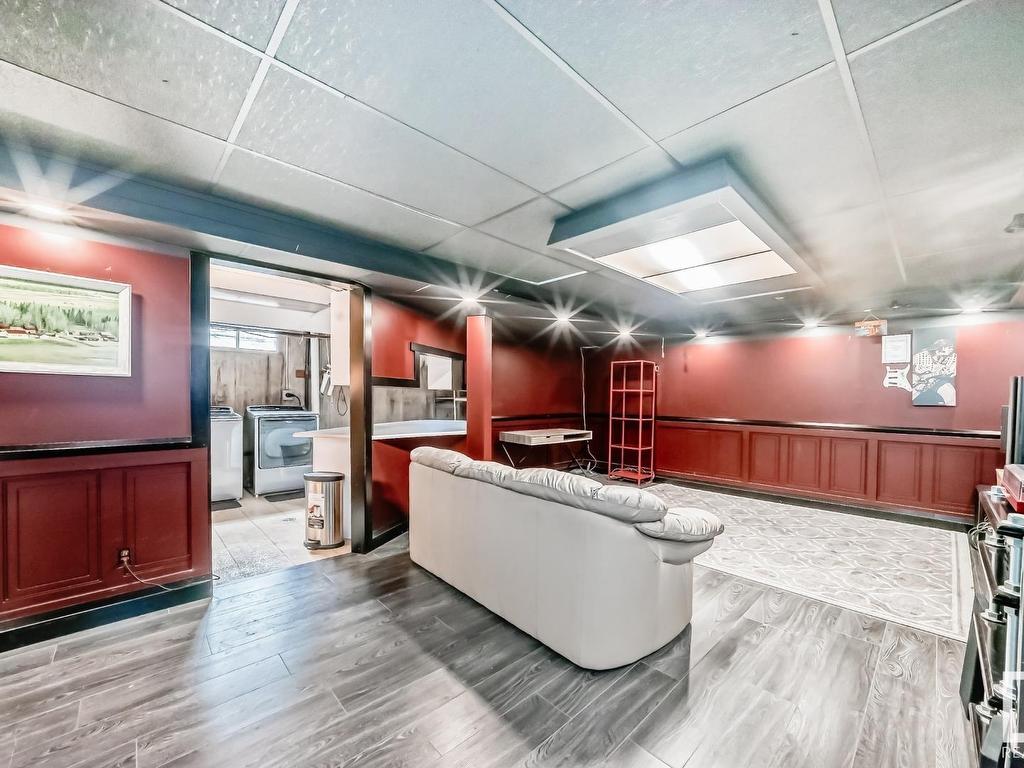 












10411 31 Avenue

,
Edmonton,




AB
T6J 3K2

