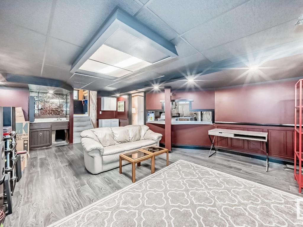 












10411 31 Avenue

,
Edmonton,




AB
T6J 3K2

