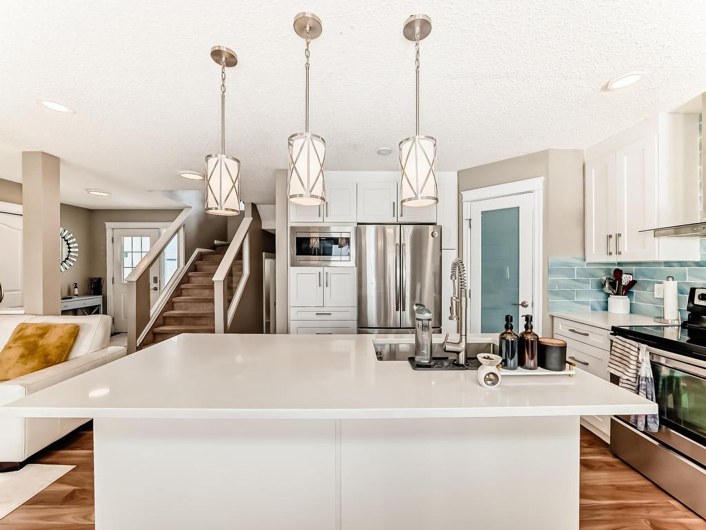 












8722 5 Avenue

,
Edmonton,




AB
T6X 1E2

