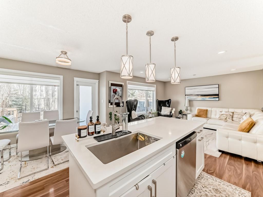 












8722 5 Avenue

,
Edmonton,




AB
T6X 1E2

